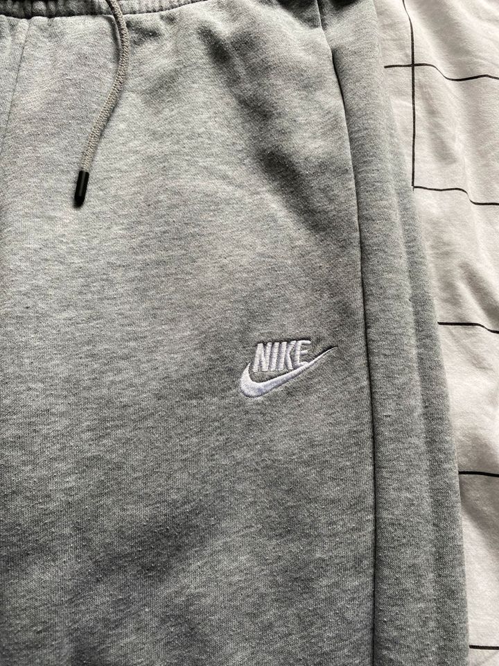 Graue Nike jogginghose in Berlin