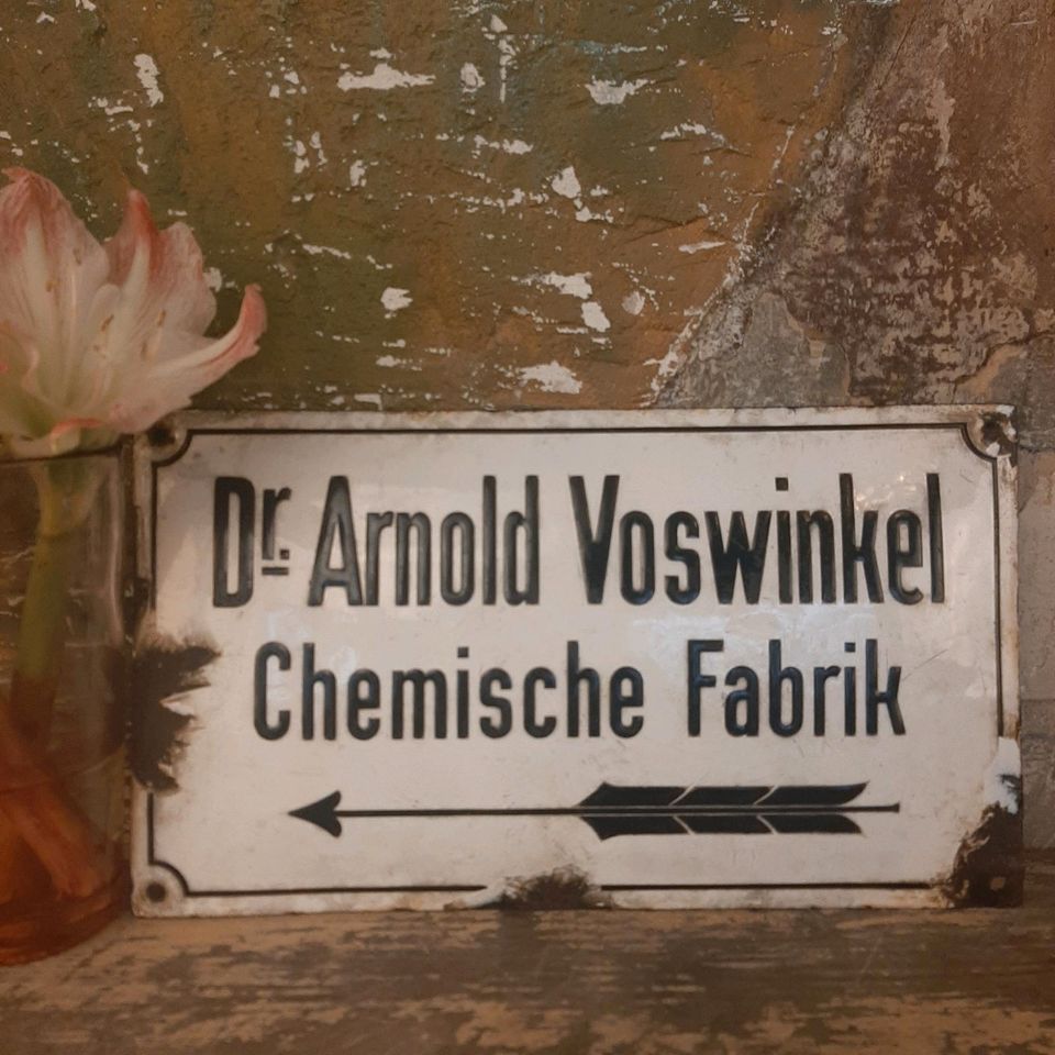 Emailleschild 20er 30er Jahre Pfeil ChemischeFabrikApothekeantik in Berlin