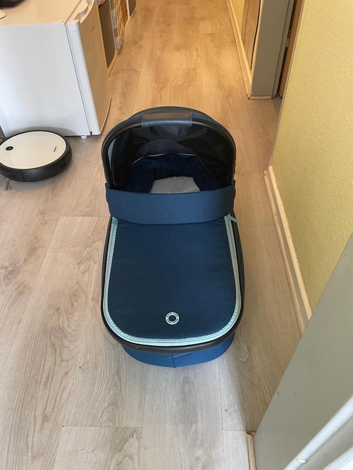 Blauer Kinderwagen Maxi-Cosi + Babywanne auch in Blau in Neuss