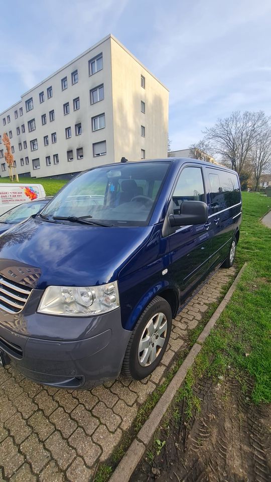 VW- Multivan in Mülheim (Ruhr)