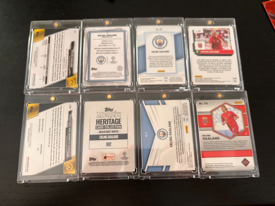 Verschiedene Erling Haaland Karten Topps Panini in Düsseldorf