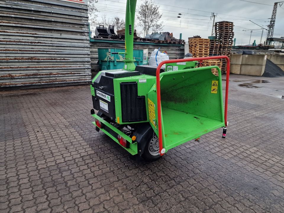 Holz - Häcksler Schredder Holzhacker mieten Green Mech Vermietung in Goldbach