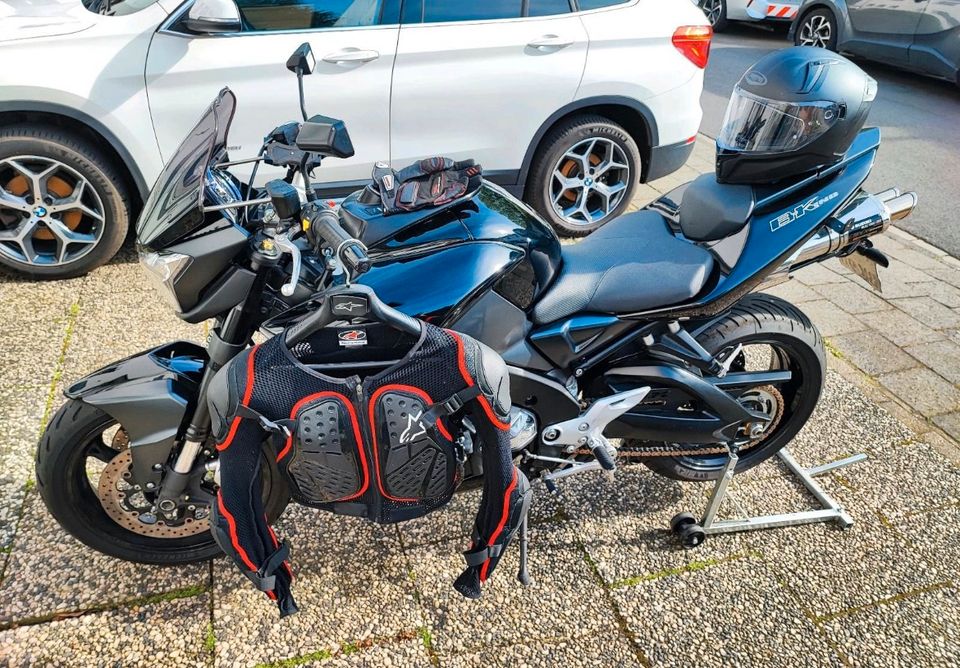 Suzuki GSX 1300cc / BK/ Yoshimura Anlage vom Werk /TÜV Neu in Duisburg