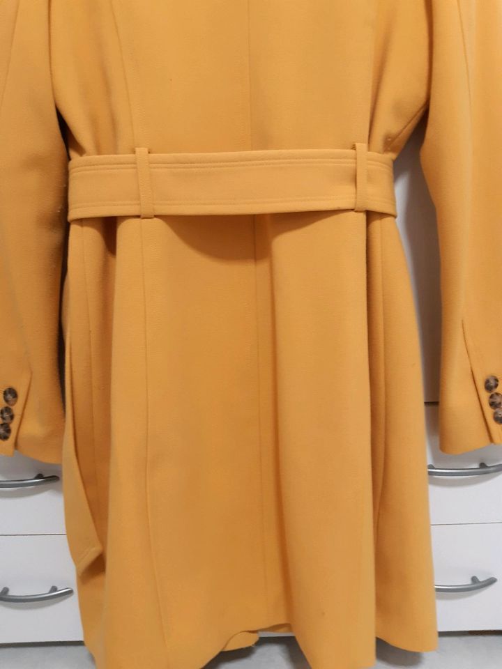 Damenmantel 40-42, Länge 95 cm, Gelb. Damenbekleidung in Oberkochen