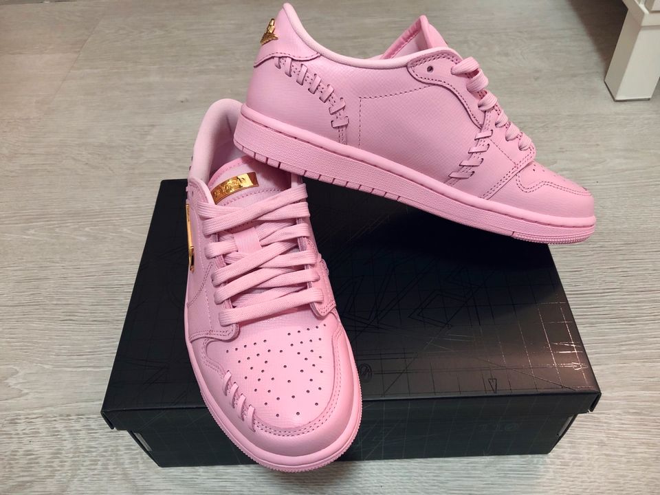 NEU Nike Air Jordan 1 Low Method of Make 37.5 Rosa Gold in Hamburg