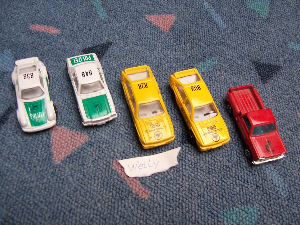 31 Hubschrauber Autos Welly Matchbox HootWheels Siku Ferrari in Spangenberg