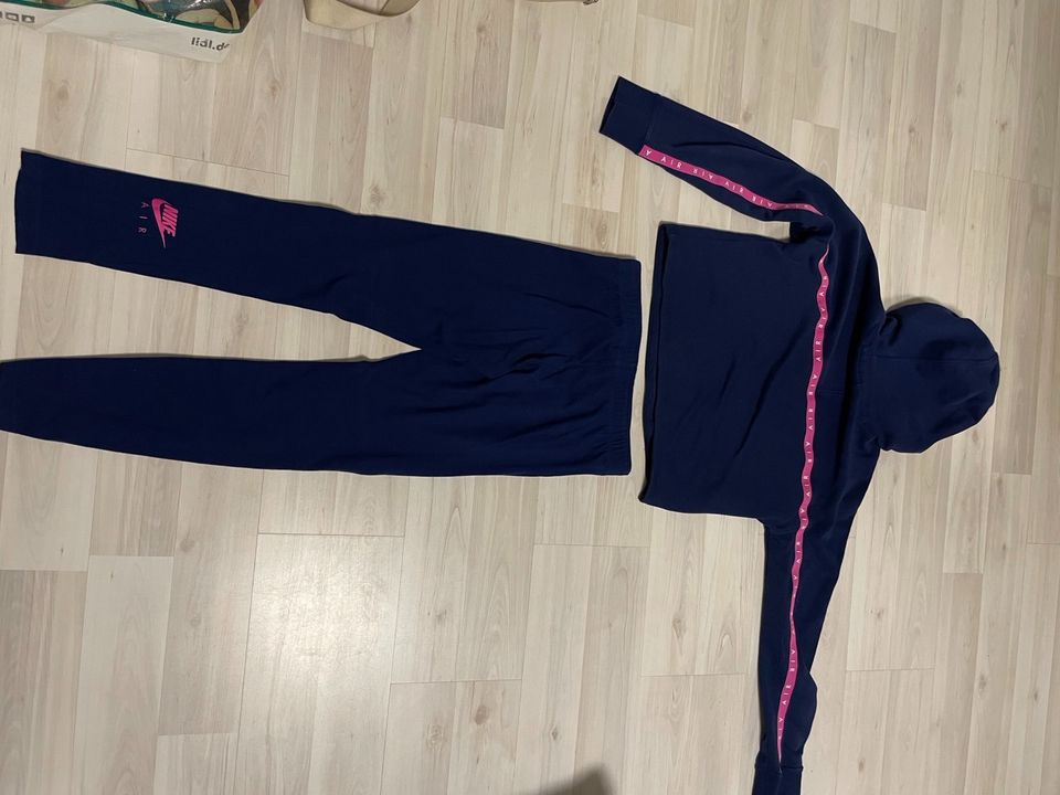 Nike Sportanzug blau pink in Brakel