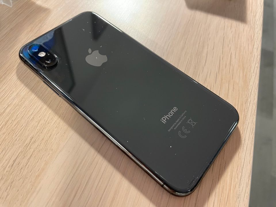 Apple iPhone XS 256GB Space Grau 4GB RAM iOS 5,8 Zoll Smartphone in Hamburg