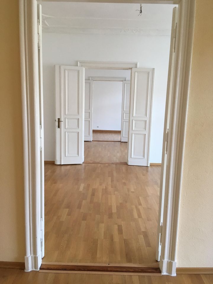 Großzügige Altbauwohnung mit 4 Zimmern und Loggia im Herzen von Friedenau in Berlin