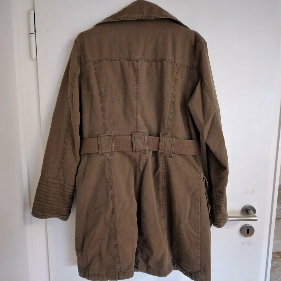 Parka Winterjacke khaki/oliv Größe 40 von C&A in Oetzen