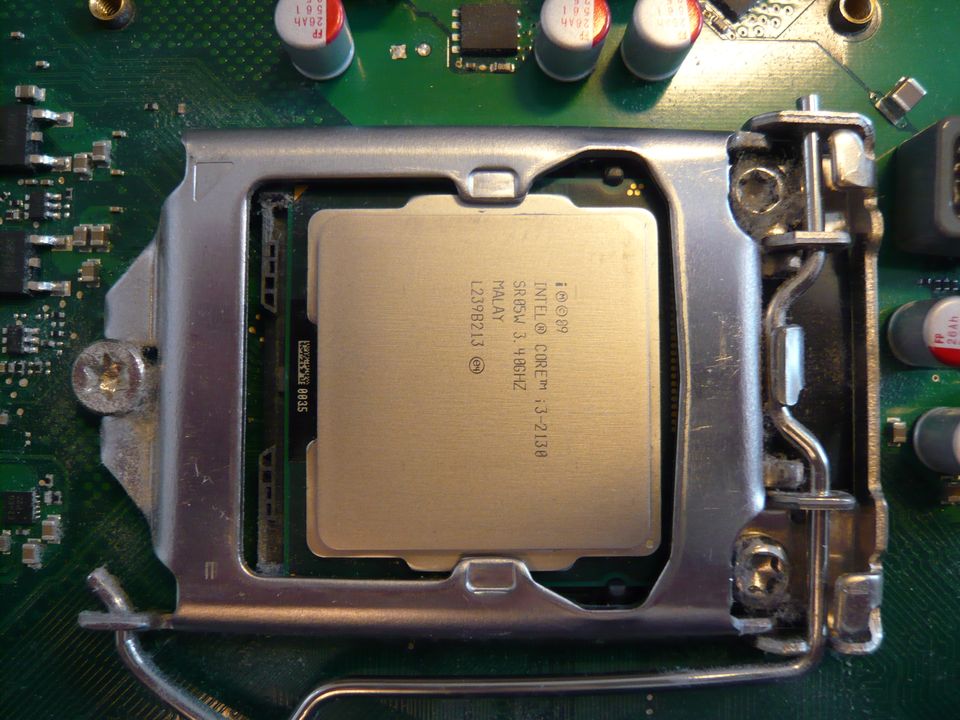Intel Core i3-2130 | Fujitsu D2990-A21 | Hynix DDR3 | Mainboard in Fulda