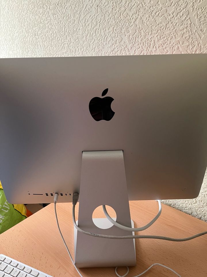 Apple iMac 21,5 Zoll 2,3 Dual-Core 1 TB Festplatte in Oberhausen