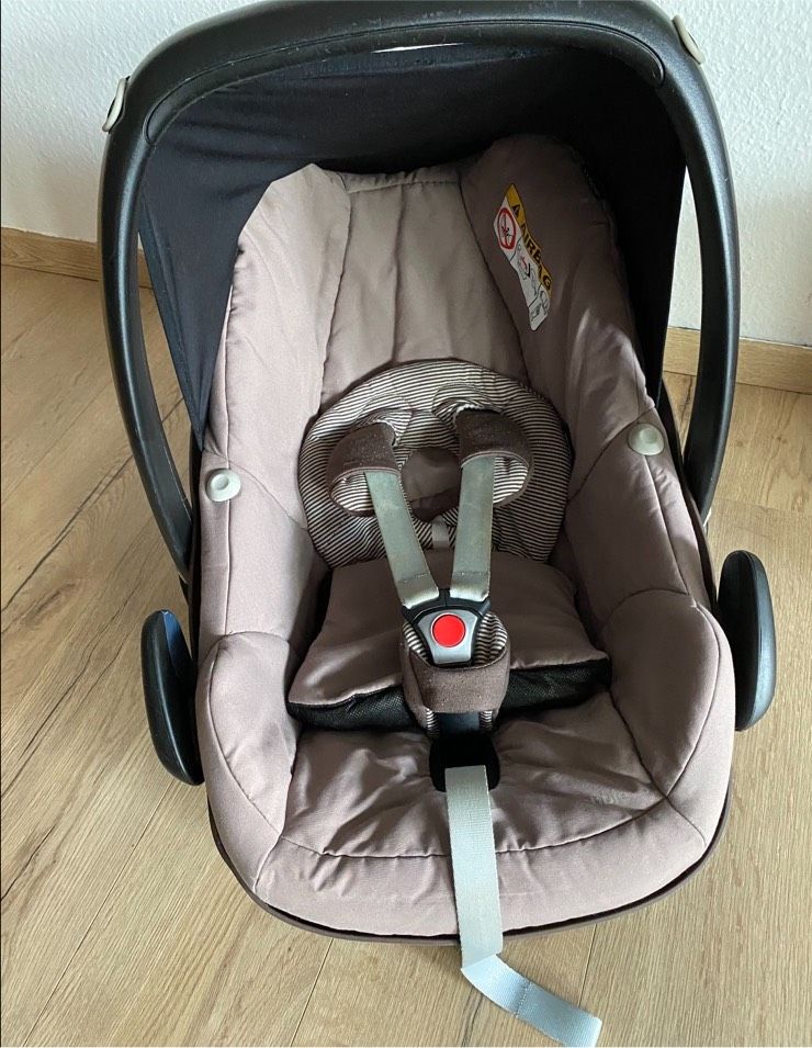 Maxi-Cosi SEMI-Universal, Schwarz/Beige- Guter Zustand! in Steinen