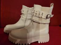 NEU: Boots Schuhe Damen beige Frauen Gr. 39 Kr. München - Sauerlach Vorschau