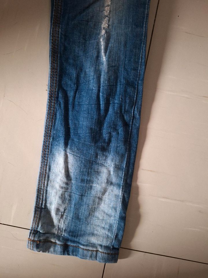 Top moderne Jeans Gr. 152 in Bochum