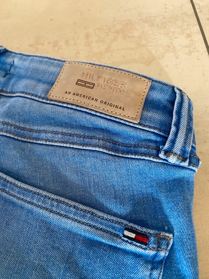 Tommy Hilfiger Damenjeans Gr. 28/30 in Eiterfeld