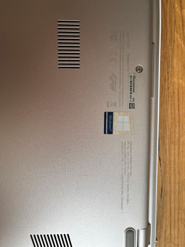 Asus VivoBook S14 X430UF in Laer