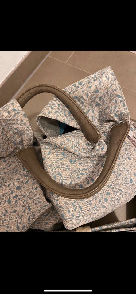 Lässig Wickeltasche - green Label Neckline Bag - allover Fleur in  Rheinland-Pfalz - Remagen | Babyausstattung gebraucht kaufen | eBay  Kleinanzeigen ist jetzt Kleinanzeigen