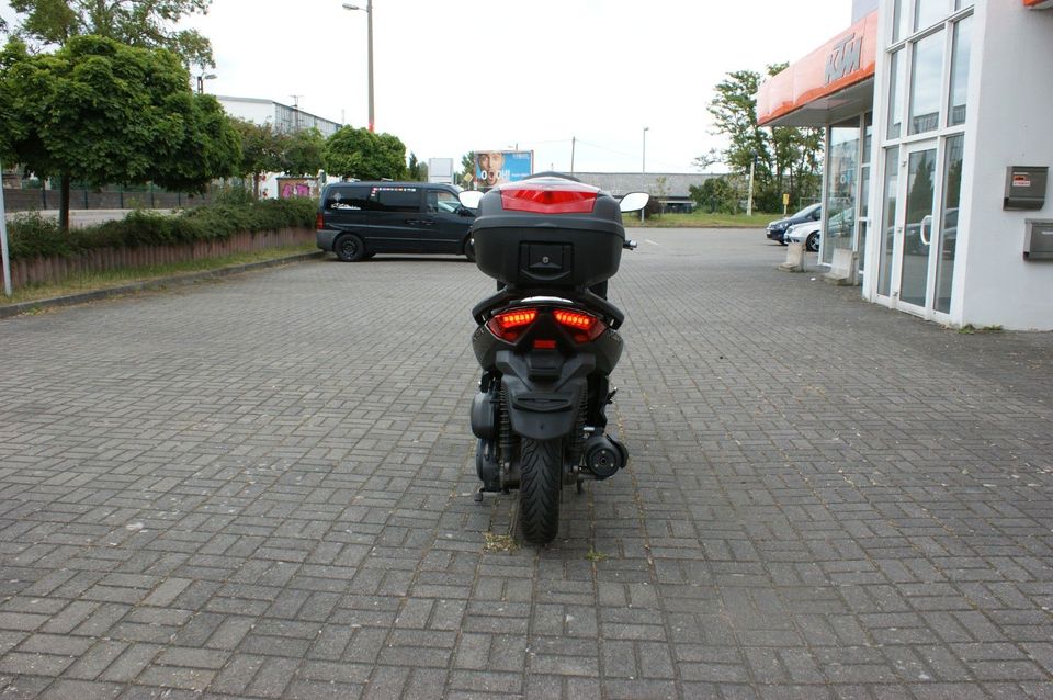 Yamaha XMAX 250 in Halle