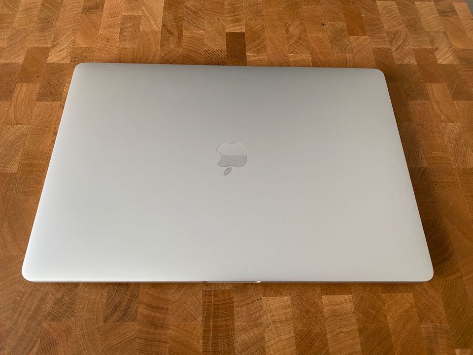 MacBook Pro 16 Zoll 2019 i7, 16 GB Ram, 512GB in Frankfurt am Main