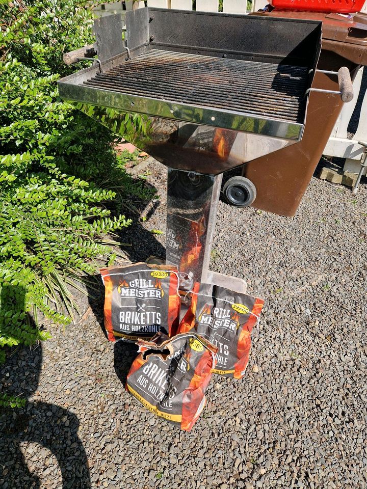 Grill mit Grillkohle in Eitorf