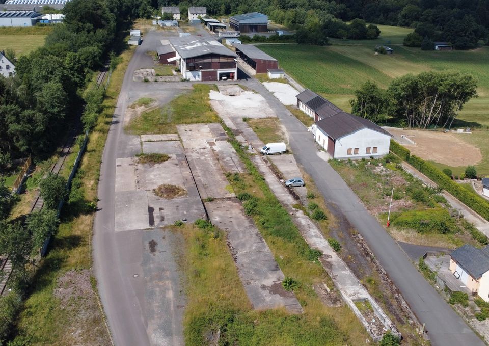 Großes Gewerbegrundstück mit Wohnhaus in Sohren unmittelbare Nähe Flughafen Hahn ! in Sohren Hunsrück