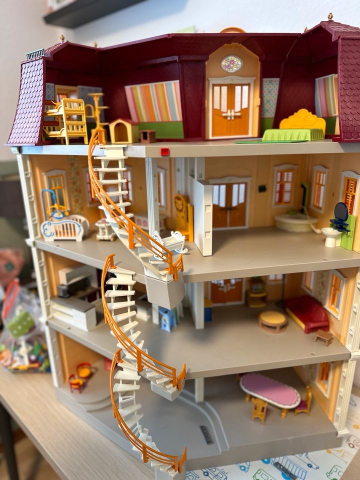 Playmobilhaus 4 ETAGEN mit viel Zubehör in Altenbeken