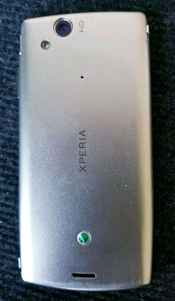 Handy Smartphone SONY Ericsson ARC Silber  TOP ZUSTAND OVP in Gießen