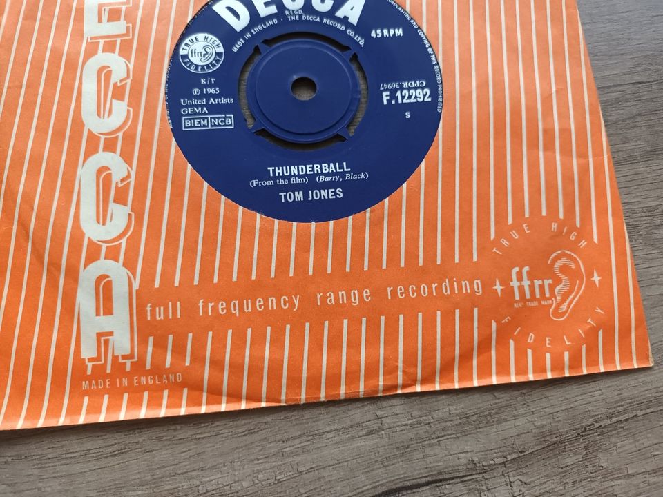 Tom Jones Thunderball 7" Single 1965 UK Pressung in Hügelsheim