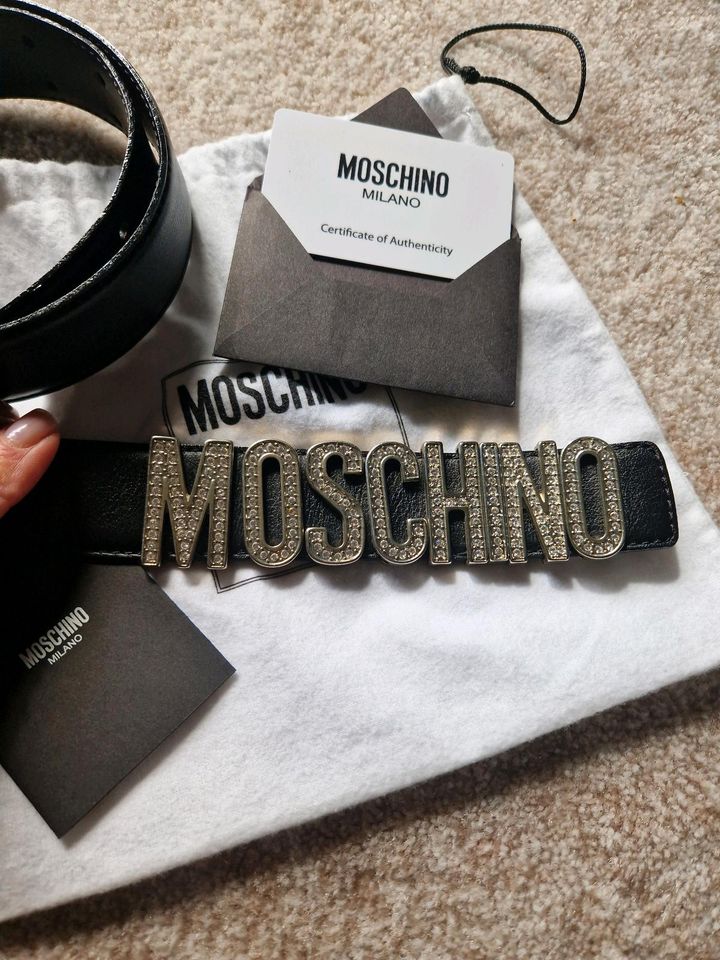 Moschino Gürtel in Hamburg