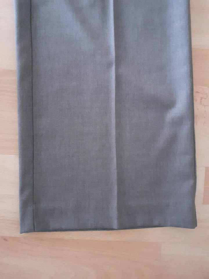 Stylische neue graue Anzughose/ Faltenhose - Gr. 40 - Versand ink in Weimar