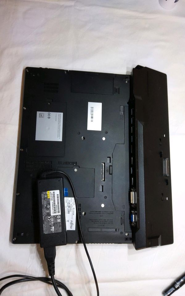 Fujitsu Lifebook E i5-4310,2.70GHz,8GB RAM, 256 GB SSD Win 10 Pro in Rosbach (v d Höhe)