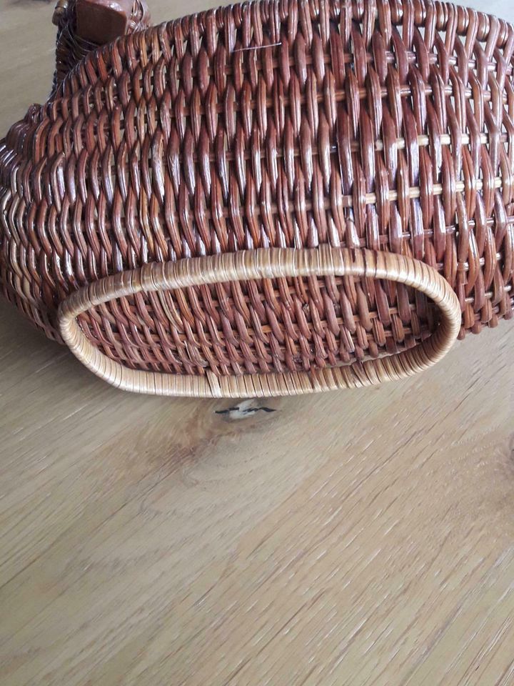 Rattanschale in Entenform in Kiel