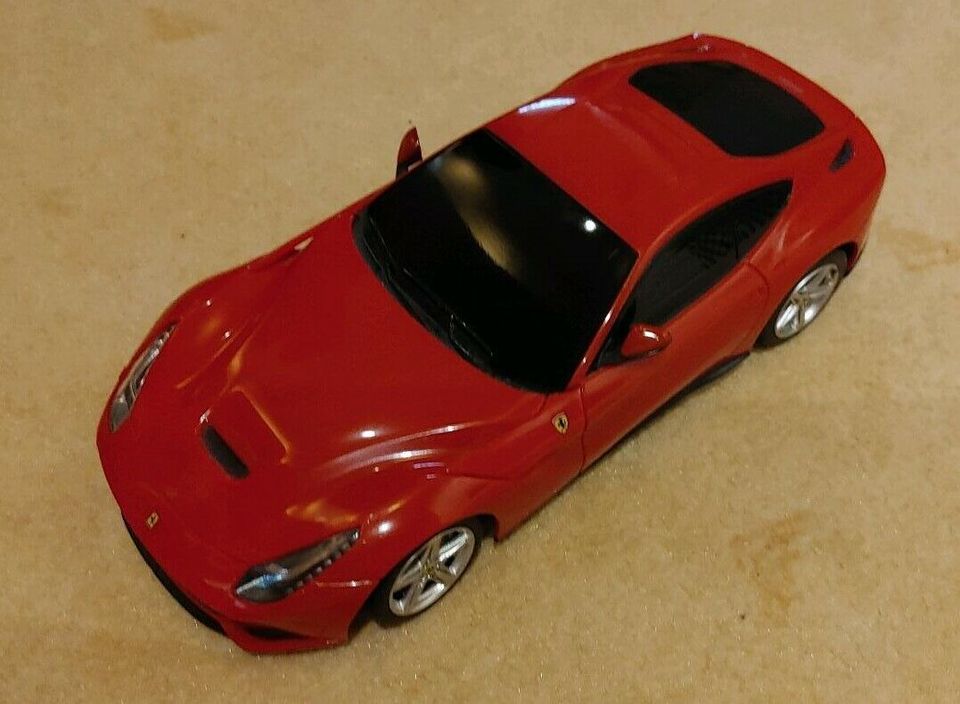 RC Spielzeug Ferrari in Hünstetten