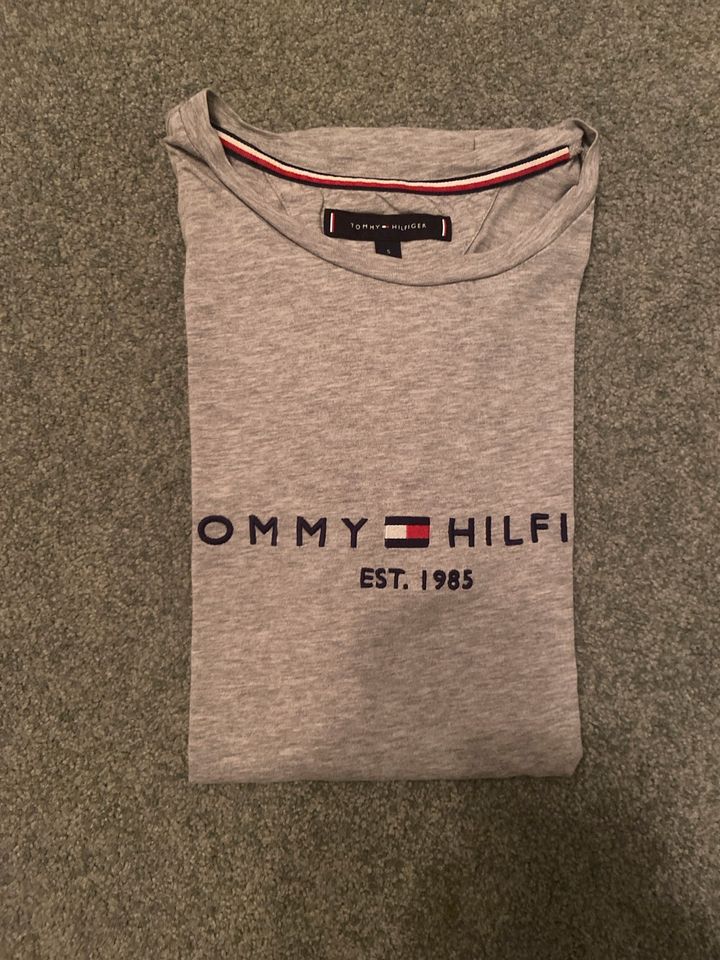 Tommy Hilfiger T-Shirt Gr. S in Bargfeld-Stegen