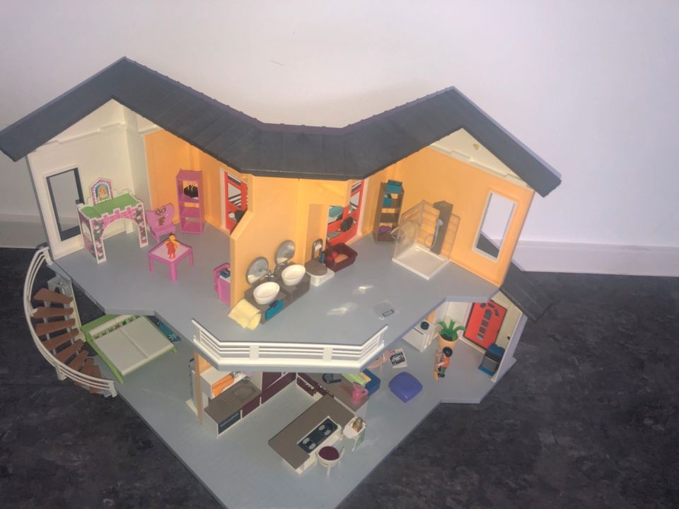 PlayMobil Haus inclusive alle Zimmer in Bremen