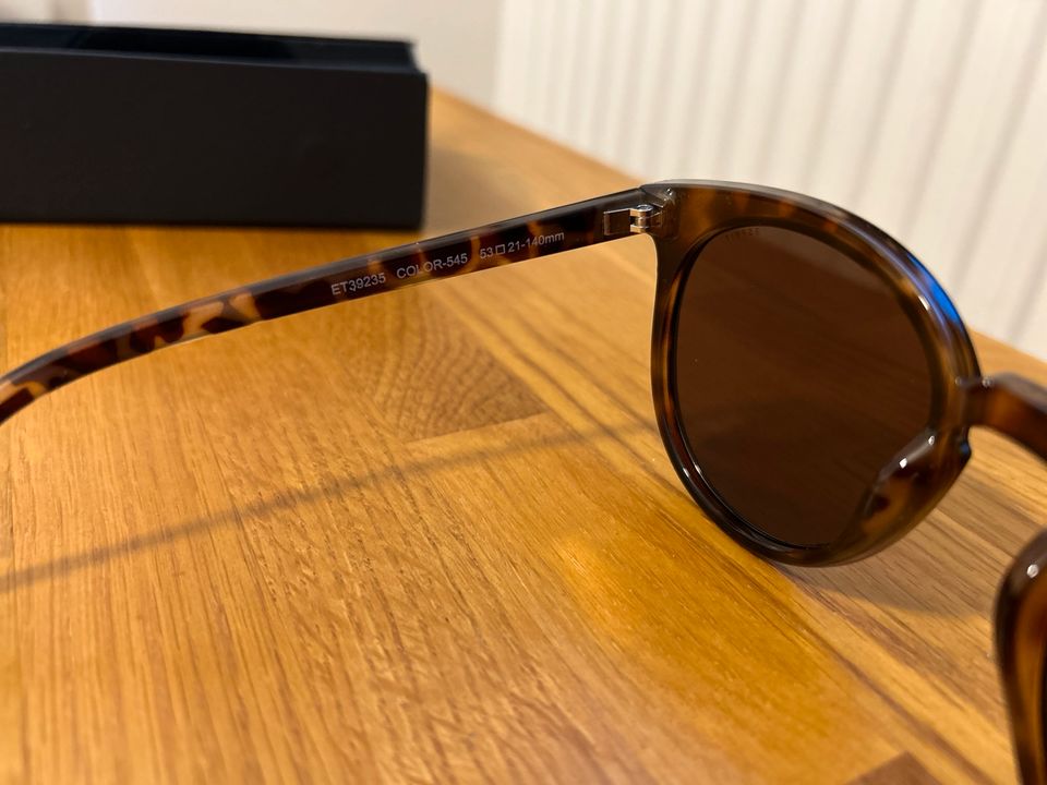 Nagelneue Sonnenbrille von Esprit in Remscheid