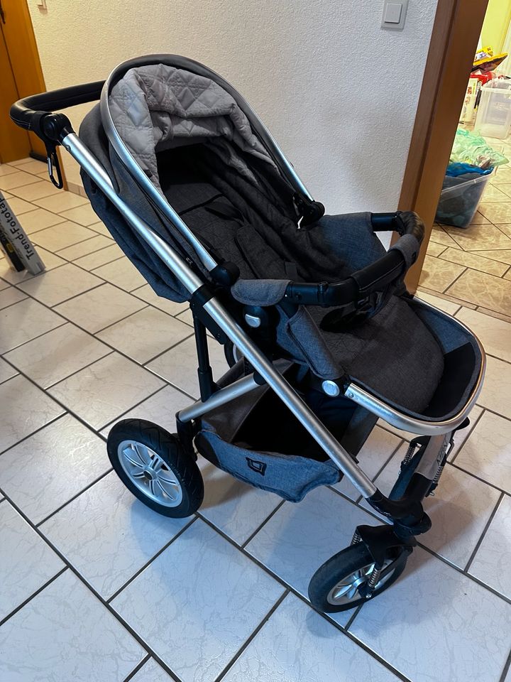 Moon Nuova Kinderwagen mit Babywanne in Mainz