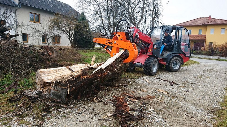 Woodcracker  Spaltzange Radlader Bagger Hoflader Holzzspalter in Dietramszell