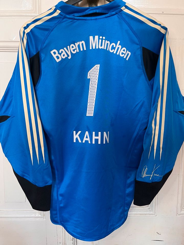 FC Bayern München Torwarttrikot Kahn 2004/2005 blau Größe S in Kiel