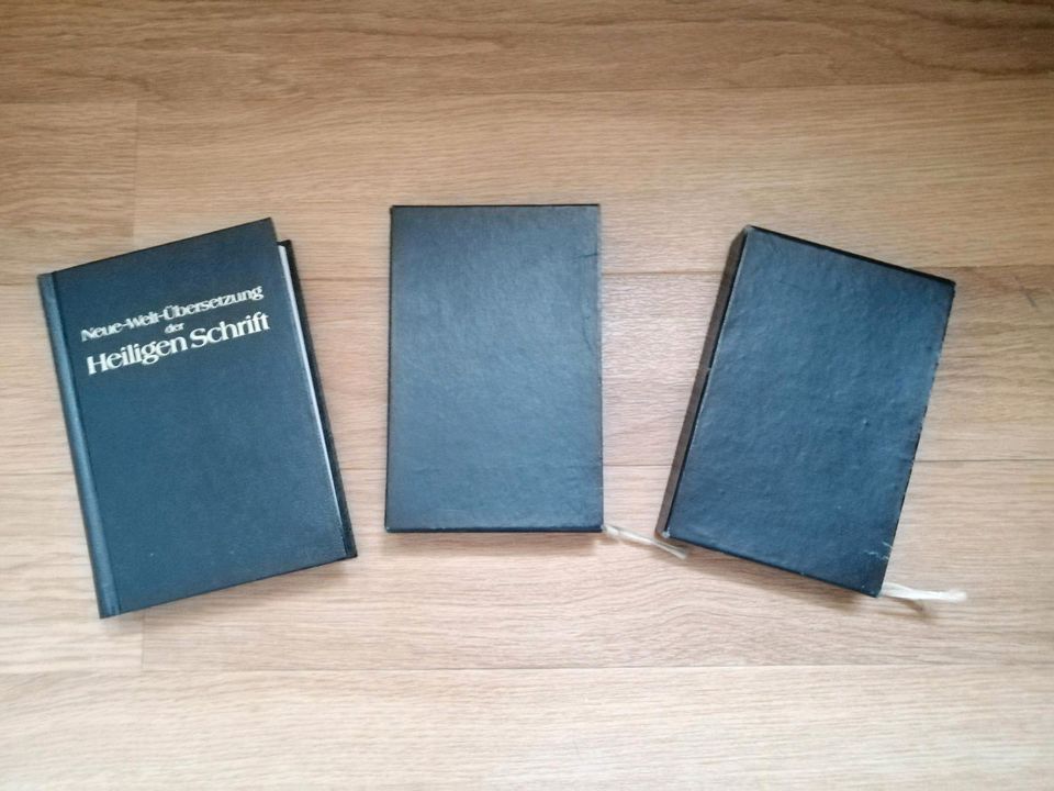 Bibel Neue-Welt-Übersetzung 1986+2 Gesangbücher 1956 in Pfullingen