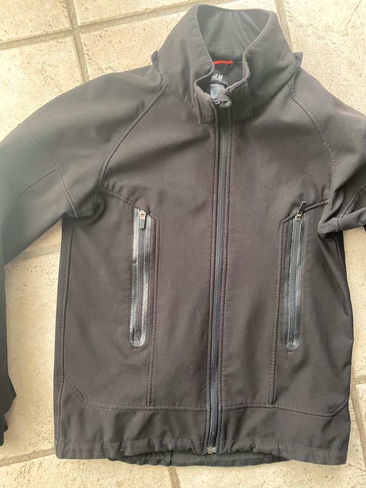 H&M Softshelljacke schwarz, Gr. 146 ohne Kapuze in Hochspeyer