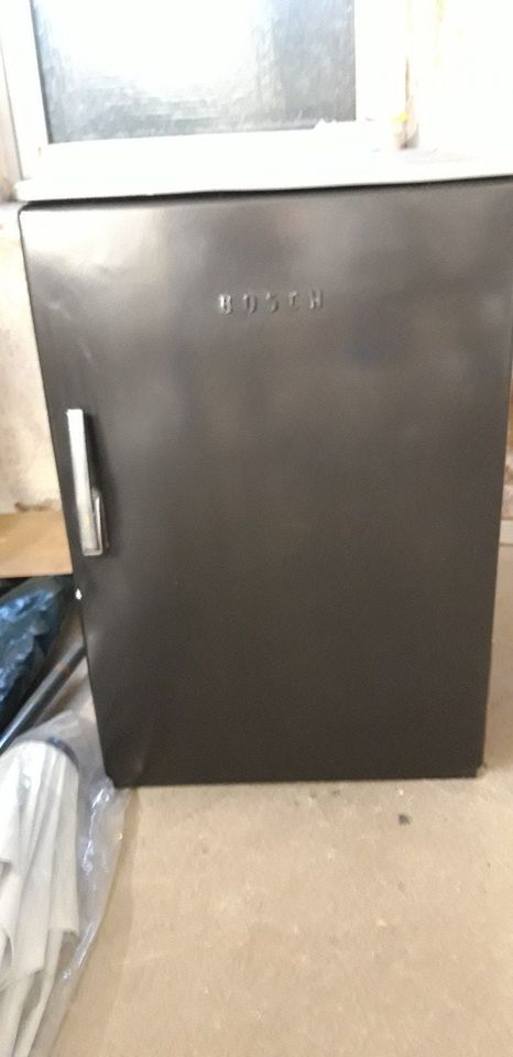 Alter Bosch Kühlschrank in Konz