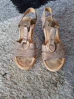 Sandalen mit Plateau Absatz Niedersachsen - Wardenburg Vorschau