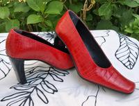Pumps croco-style, Größe 37, rot Sachsen - Limbach-Oberfrohna Vorschau