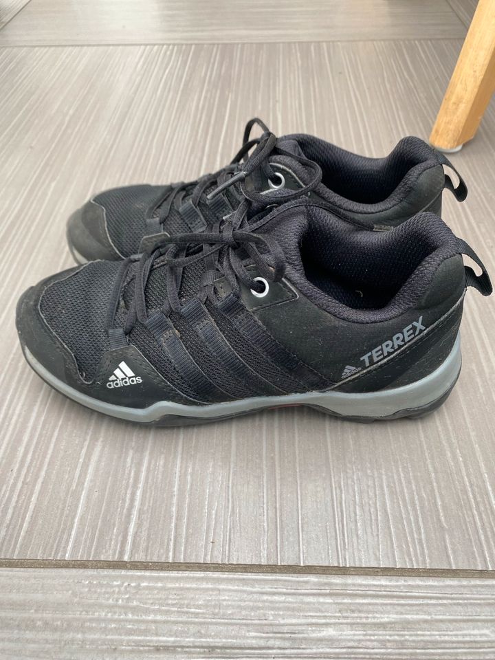 Adidas Terrex Wanderschuhe 33 Zwillinge in Düsseldorf