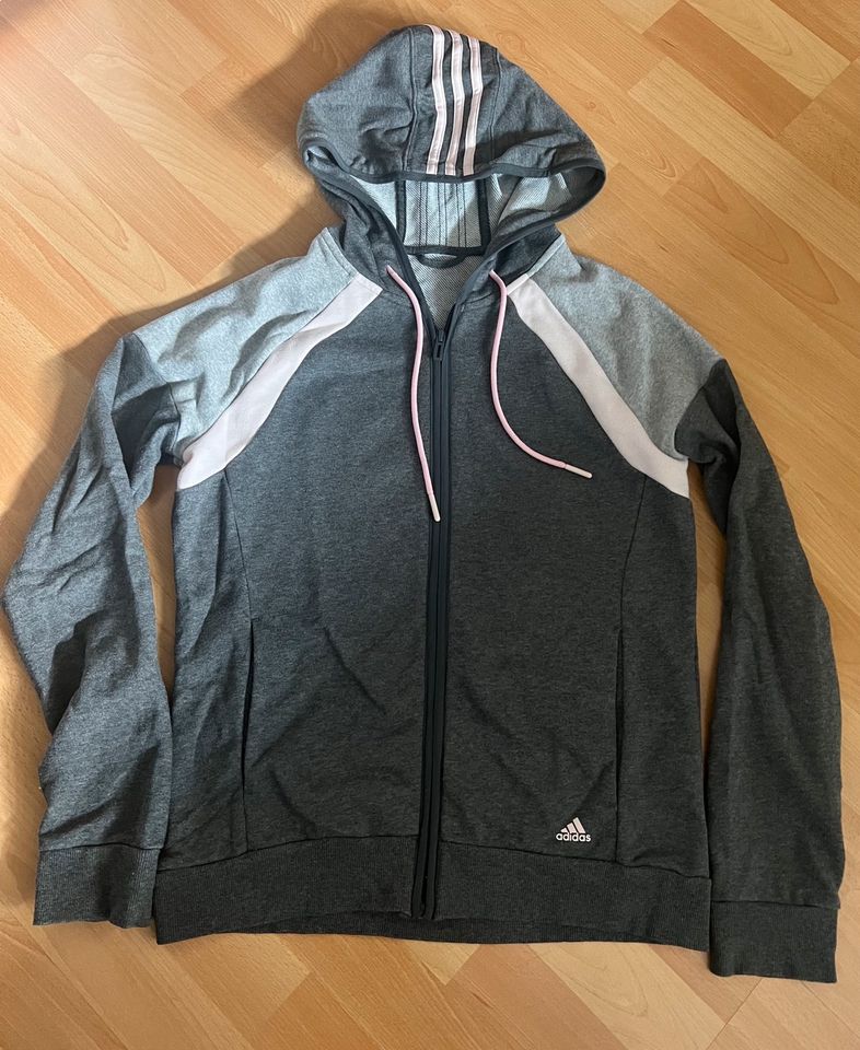 Adidas Sweatshirt Jacke mit Kapuze gebraucht in Bayern - Scheinfeld | eBay  Kleinanzeigen ist jetzt Kleinanzeigen