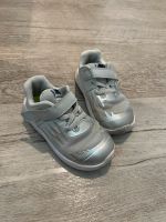 Nike Schuhe Silber 23,5 Hessen - Offenbach Vorschau