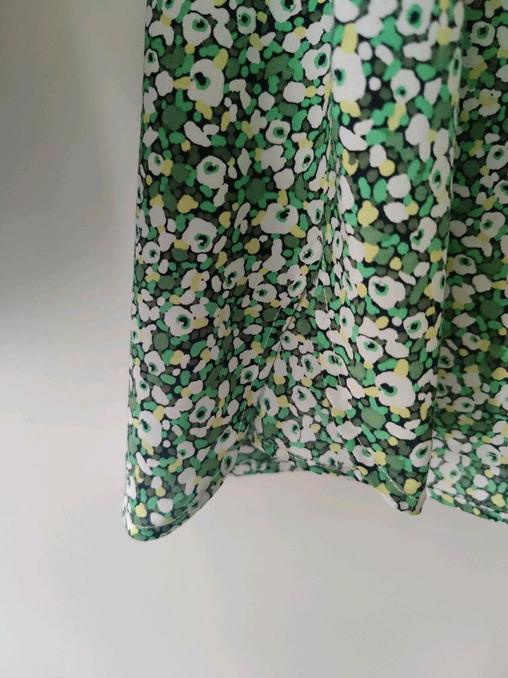 Bluse von olsen wie neu grün weiß Blumen Gr. 46 in Schöffengrund