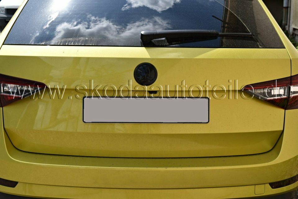 NEW SKODA Emblem Logo BLACK - original - SKODA / 55€* in Würzburg